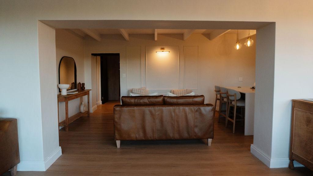 The Meadow Guesthouse Cozy Living Room